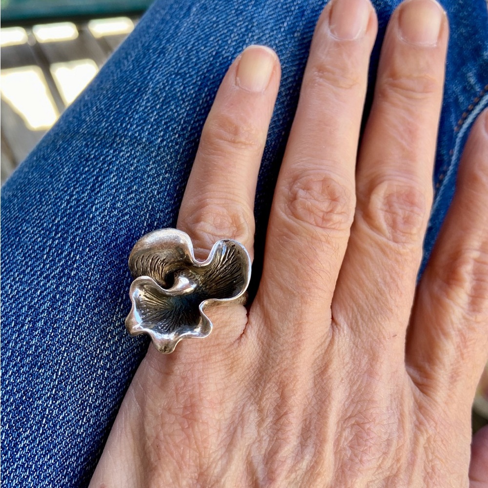 Vintage, Sterling Silver, Flower Ring, Post Modern, Handcrafted in Ukraine - Picture 2 of 16